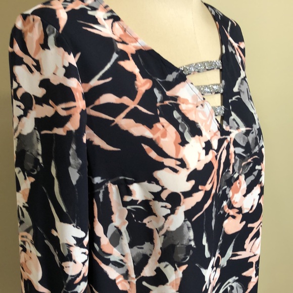 Juicy Couture floral blouse - Picture 3 of 9